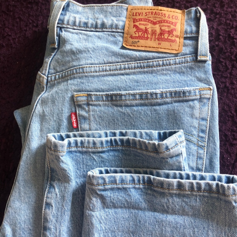 Levi’s 501- Size 27 in light wash